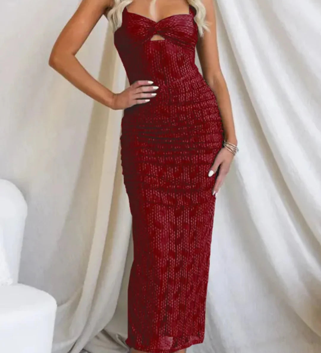 Vestido Midi con Detalles Transparentes – Elegancia Sensual