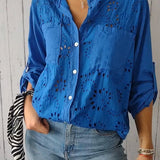 Blusa Azul con Bordado Calado y Bolsillos Frontales para Mujer