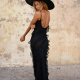 Vestido largo con volantes en capas y tirantes finos