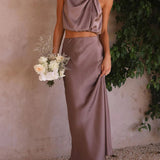 Conjunto de fiesta elegante con top drapeado y falda larga
