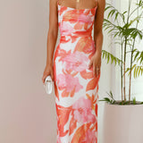 Vestido largo ajustado con estampado floral y tirantes finos