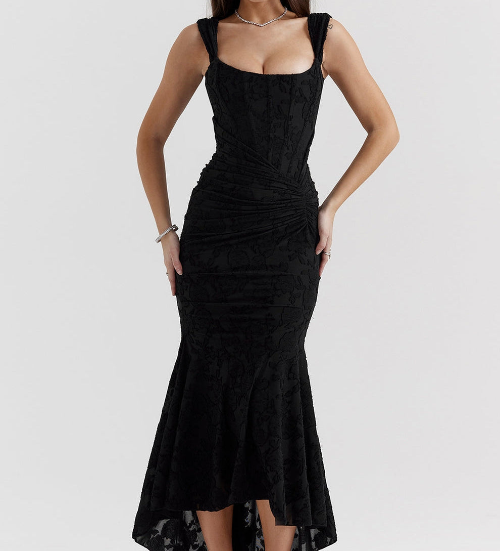 Vestido Ajustado Asimétrico con Textura Floral – Elegancia Escultural
