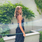 Vestido largo con volantes en capas y tirantes finos