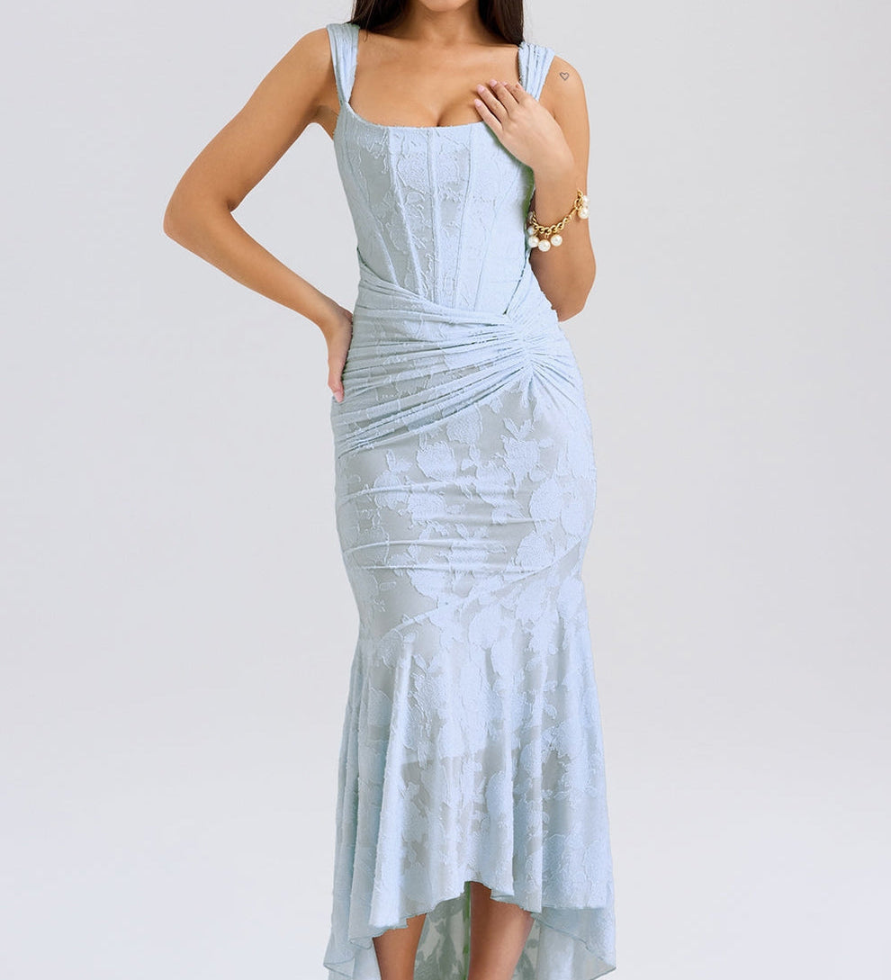Vestido Ajustado Asimétrico con Textura Floral – Elegancia Escultural