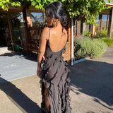 Vestido largo con volantes en capas y tirantes finos