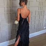 Vestido largo con volantes en capas y tirantes finos