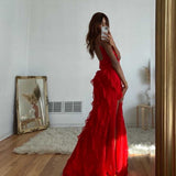 Vestido largo con volantes en capas y tirantes finos