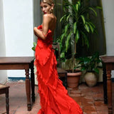 Vestido largo con volantes en capas y tirantes finos