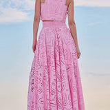 Conjunto veraniego de dos piezas con top bordado y falda maxi