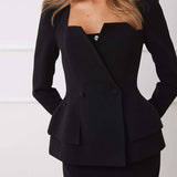 Conjunto elegante de blazer estructurado y falda lápiz midi