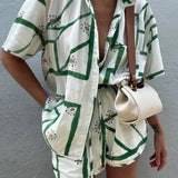 Conjunto veraniego de dos piezas con camisa y shorts estampados