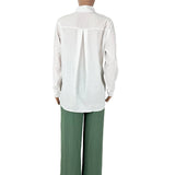 Conjunto de dos piezas con camisa bordada de palmeras y pantalón ancho