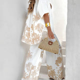 Conjunto veraniego con camisa y pantalón ancho estampado tropical