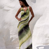 Vestido largo con escote halter y estampado degradado