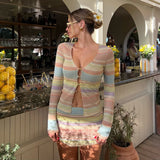 Conjunto de dos piezas de punto con mini falda y top de rayas