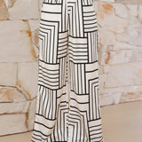 Conjunto de dos piezas con estampado geométrico y estilo minimalista
