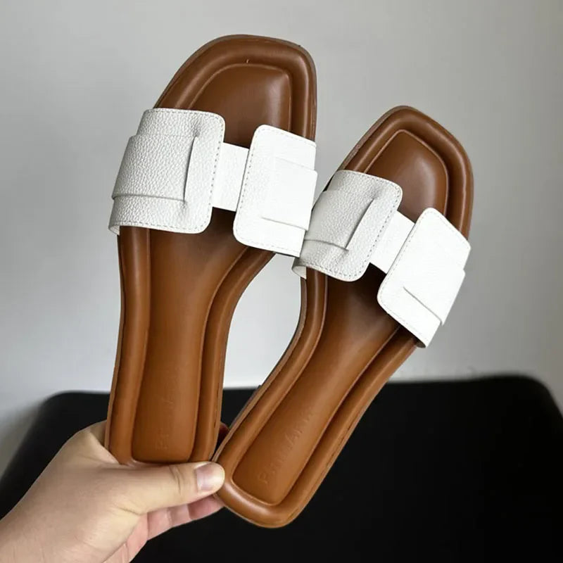 Sandalias Planas Estilo Slide – Diseño Minimalista con Punta Cuadrada