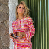 Conjunto retro de dos piezas con crop top de manga larga y minifalda ajustada