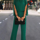 Mono con Cuello Alto y Mangas Tipo Capa – Elegancia Fluida