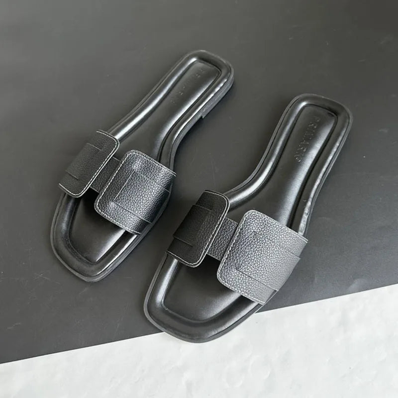 Sandalias Planas Estilo Slide – Diseño Minimalista con Punta Cuadrada
