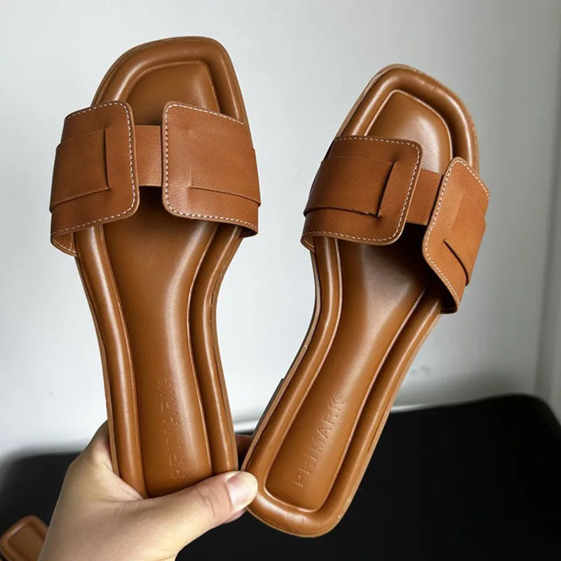 Sandalias Planas Estilo Slide – Diseño Minimalista con Punta Cuadrada