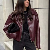 Chaqueta corta oversize efecto piel en burdeos