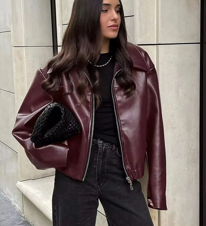 Chaqueta corta oversize efecto piel en burdeos