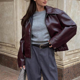 Chaqueta corta oversize efecto piel en burdeos
