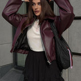 Chaqueta corta oversize efecto piel en burdeos