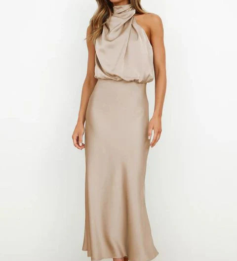 Vestido de fiesta con escote halter drapeado y corte recto