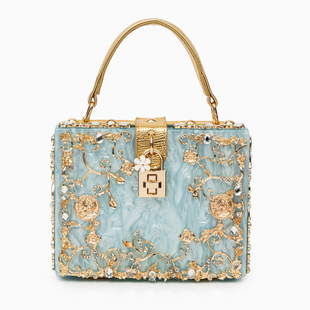 Bolso Caja Acrílica Azul Cielo con Detalles Dorados – Diseño de Lujo Inspirado en Barroco para Eventos Exclusivos