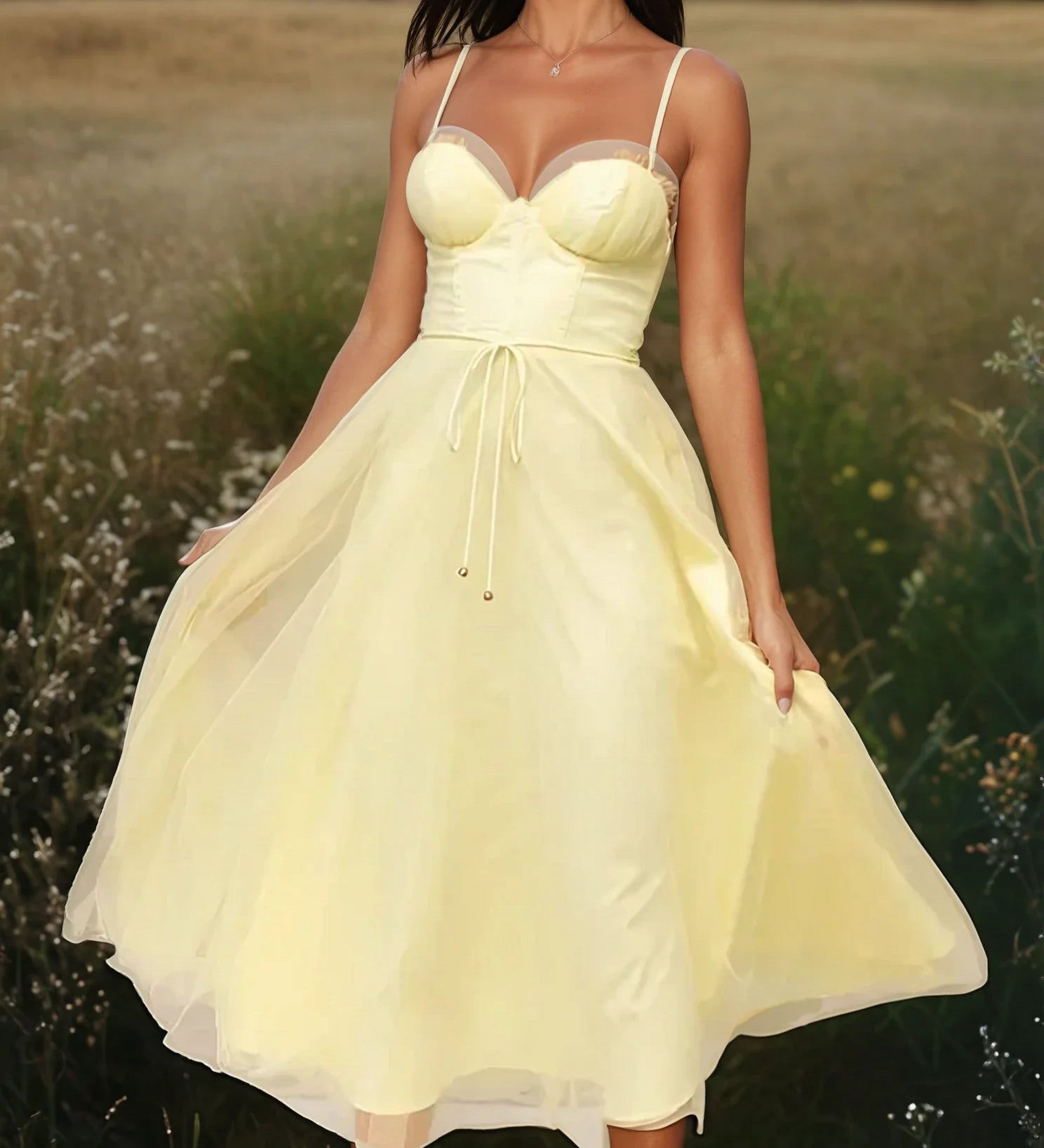 Vestido Midi Romántico de Tul con Tirantes Finos