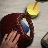 Mini Bolso de Cuero Trenzado con Cadena Dorada